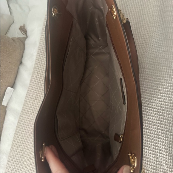 Michael Kors Jet Set Tote - Picture 4 of 5